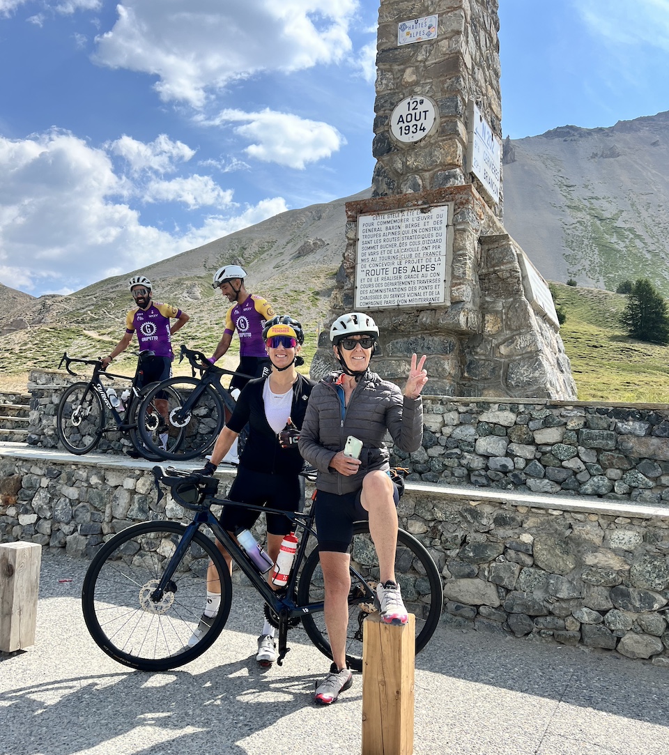 Pascale Chollet and her e-bike during her crossing of the Alps