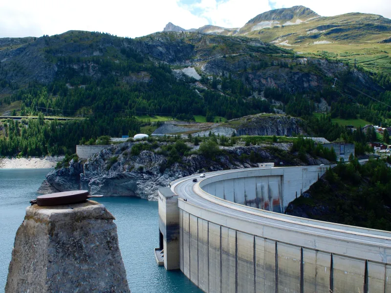 Tigne dam and Lac du Chevril