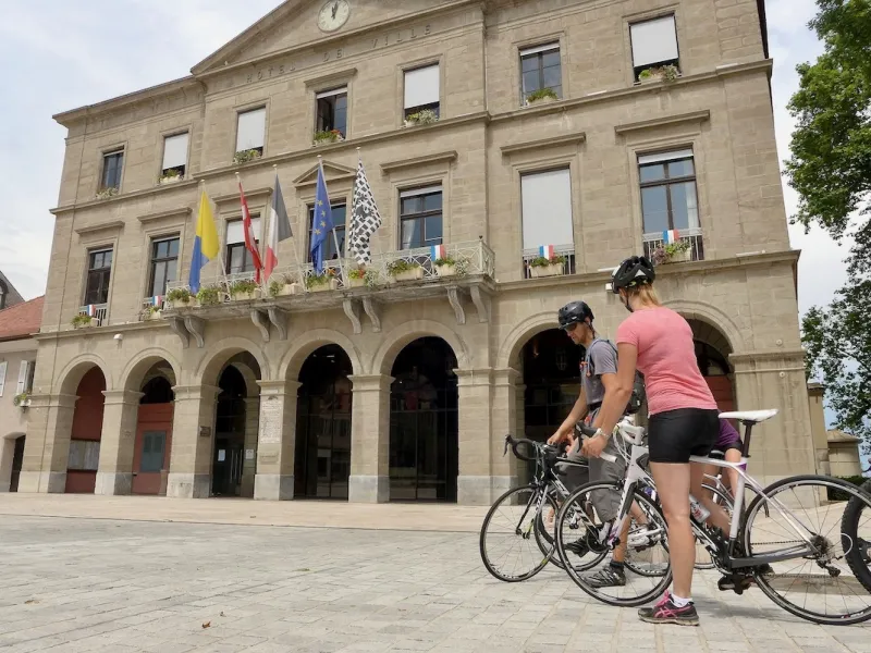 Start of the Route des Grandes Alpes by bike in front of Thonon-les-Bains town hall