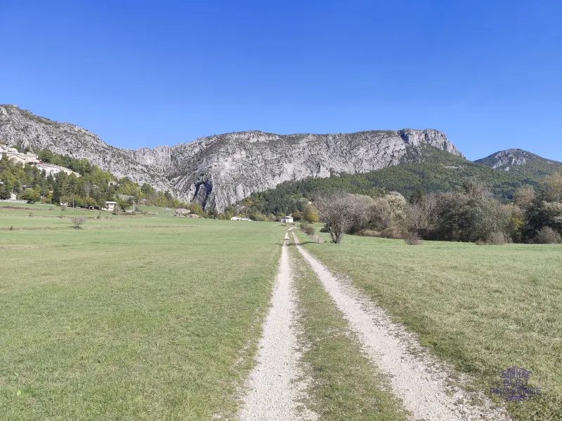 Clues in the valleys of the Alpes Maritimes