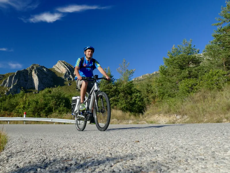 Climbing the Col de Saint-Barnabé towards Demandolx