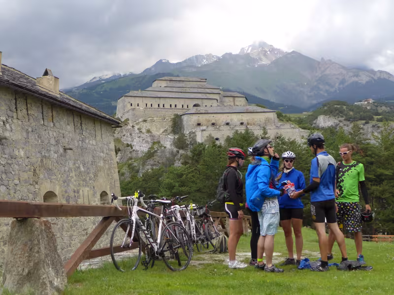 Cyclists at Fort Marie-Christine