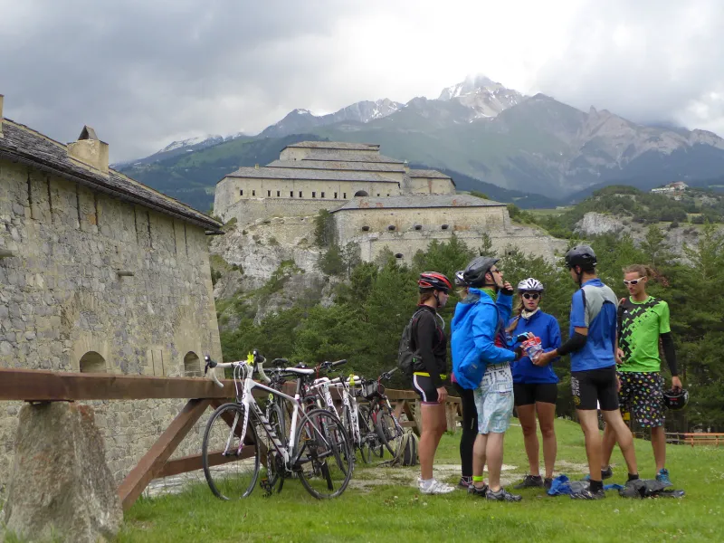 Cyclists at Fort Marie-Christine