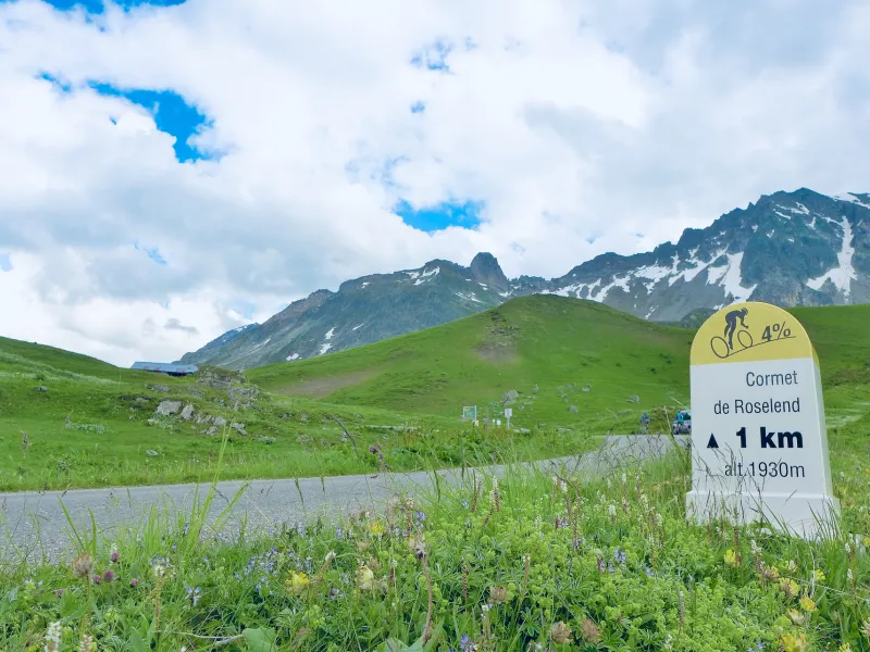 Green summit of Cormet de Roselend