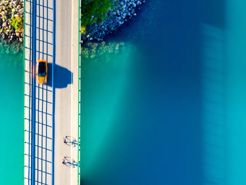 Cyclists on the Savines bridge