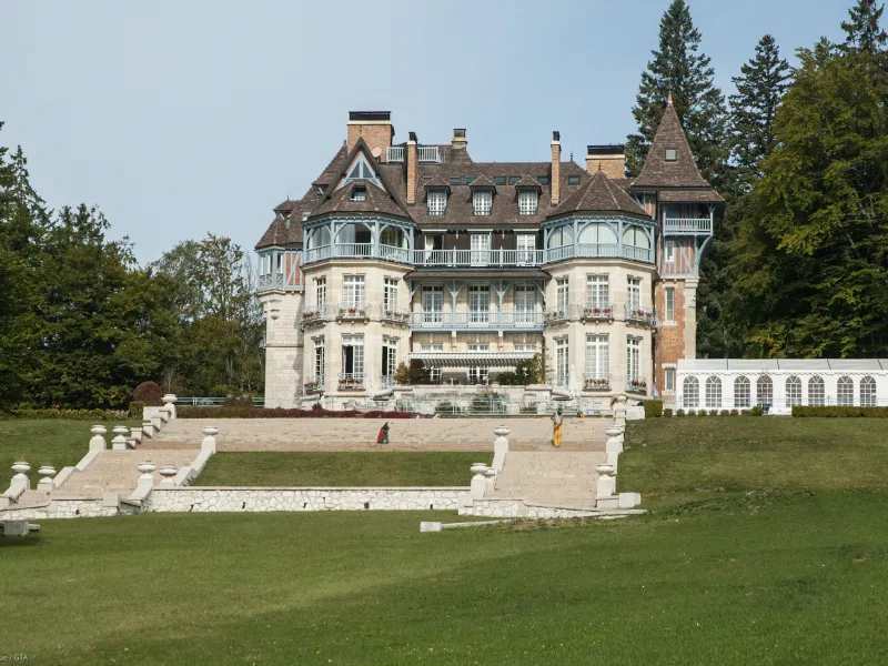 Chateau Des Avenieres above Cruseilles
