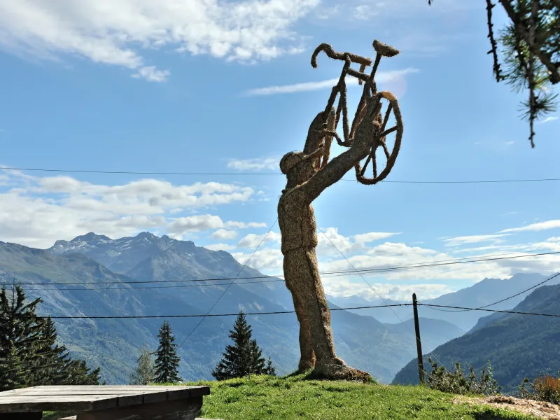 Straw giant in Valloire