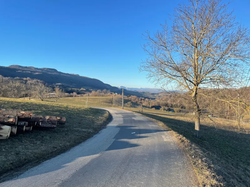 On the roads from Albanais to La Chambotte