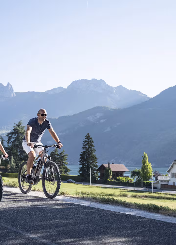 Lake Annecy springs cycle path