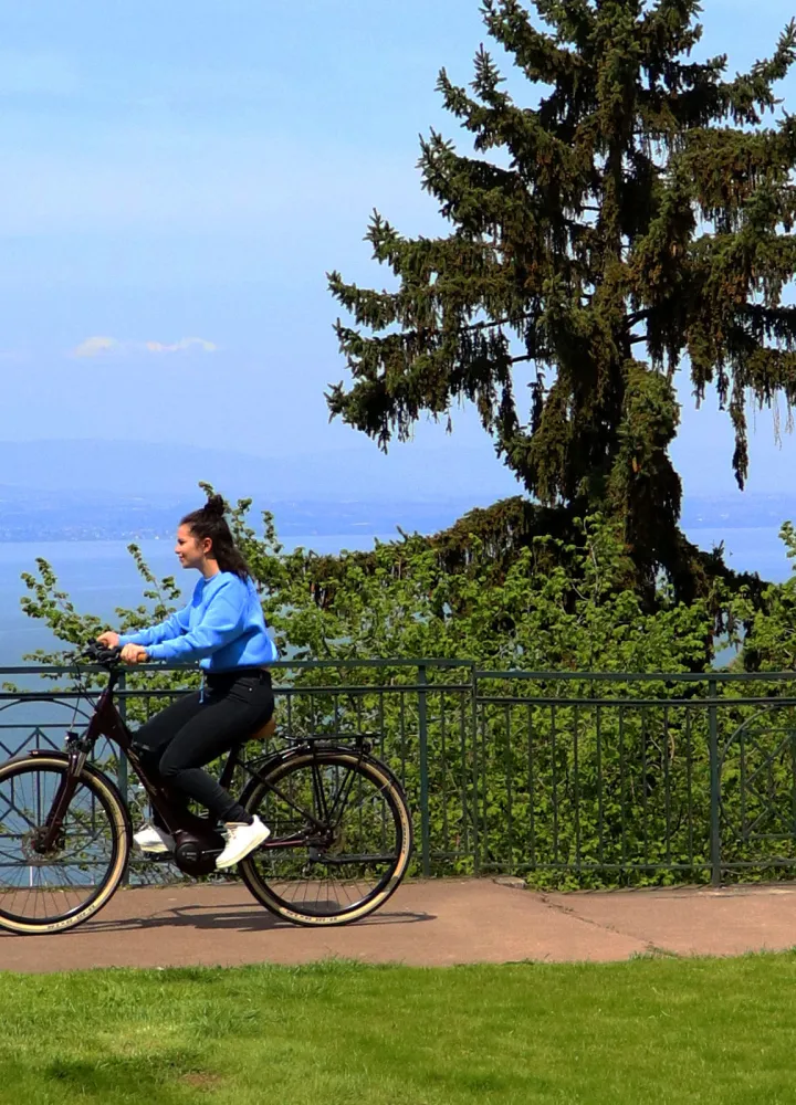 Cycling along Lake Geneva