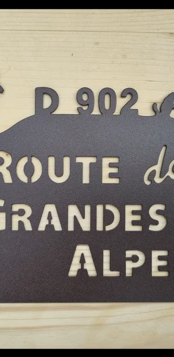 plaque route des grandes alpes trophee des cols