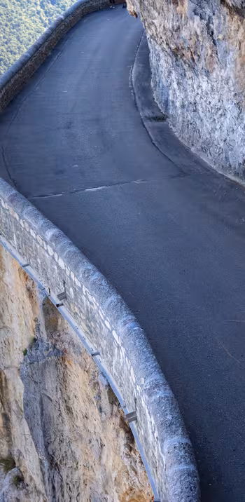 vertiginous Combe Laval road Lionel Pascale ADT Drome.jpeg