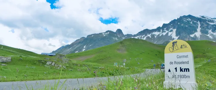 Green summit of Cormet de Roselend