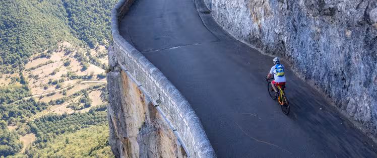 vertiginous Combe Laval road Lionel Pascale ADT Drome.jpeg