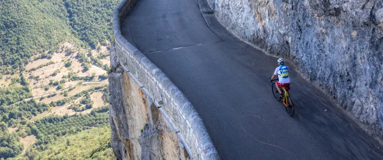 vertiginous Combe Laval road Lionel Pascale ADT Drome.jpeg