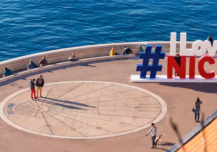 Esplanade de Nice in front of the sea