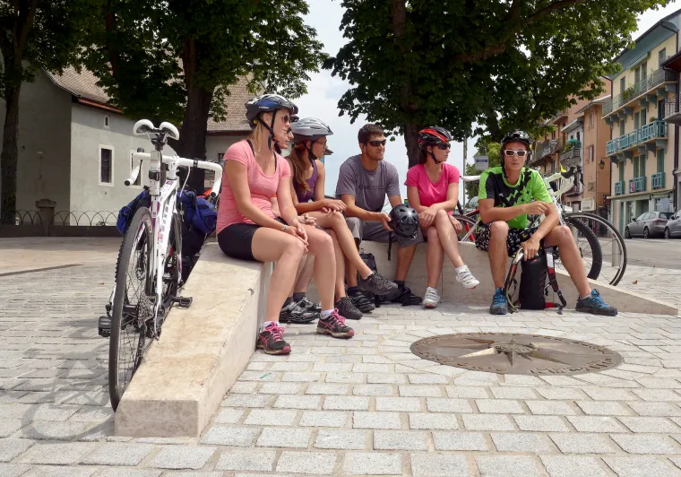 Group departing from Route des Grandes Alpes by bike