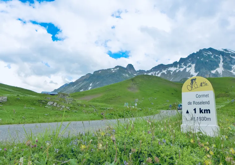 Green summit of Cormet de Roselend