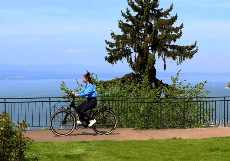 Cycling along Lake Geneva