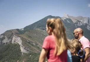 Summer around Lake Annecy Sources