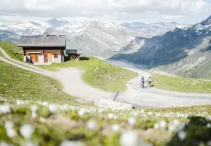 cycling to col du pré