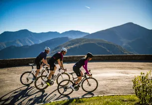 Cyclists on Nice's highways