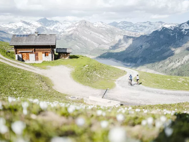 cycling to col du pré